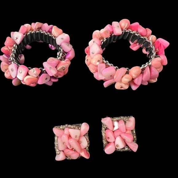 Pink Shell Clip On Earrings Cluster and Bracelets Made In Japan Vintage - Picture 1 of 7